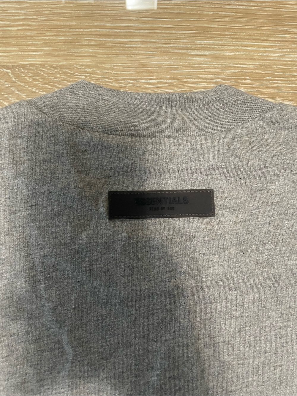 ESSENTIALS Fear of God Men's Dark Grey Logo T-Shirt - Picture 7 of 7